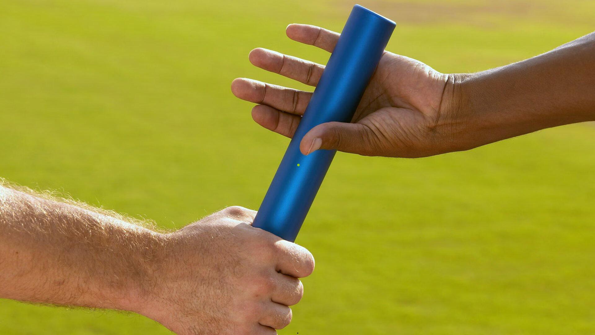 马德兴尖锐提问,国足三连败问责谁?迪拜集训被批‘无效劳动’